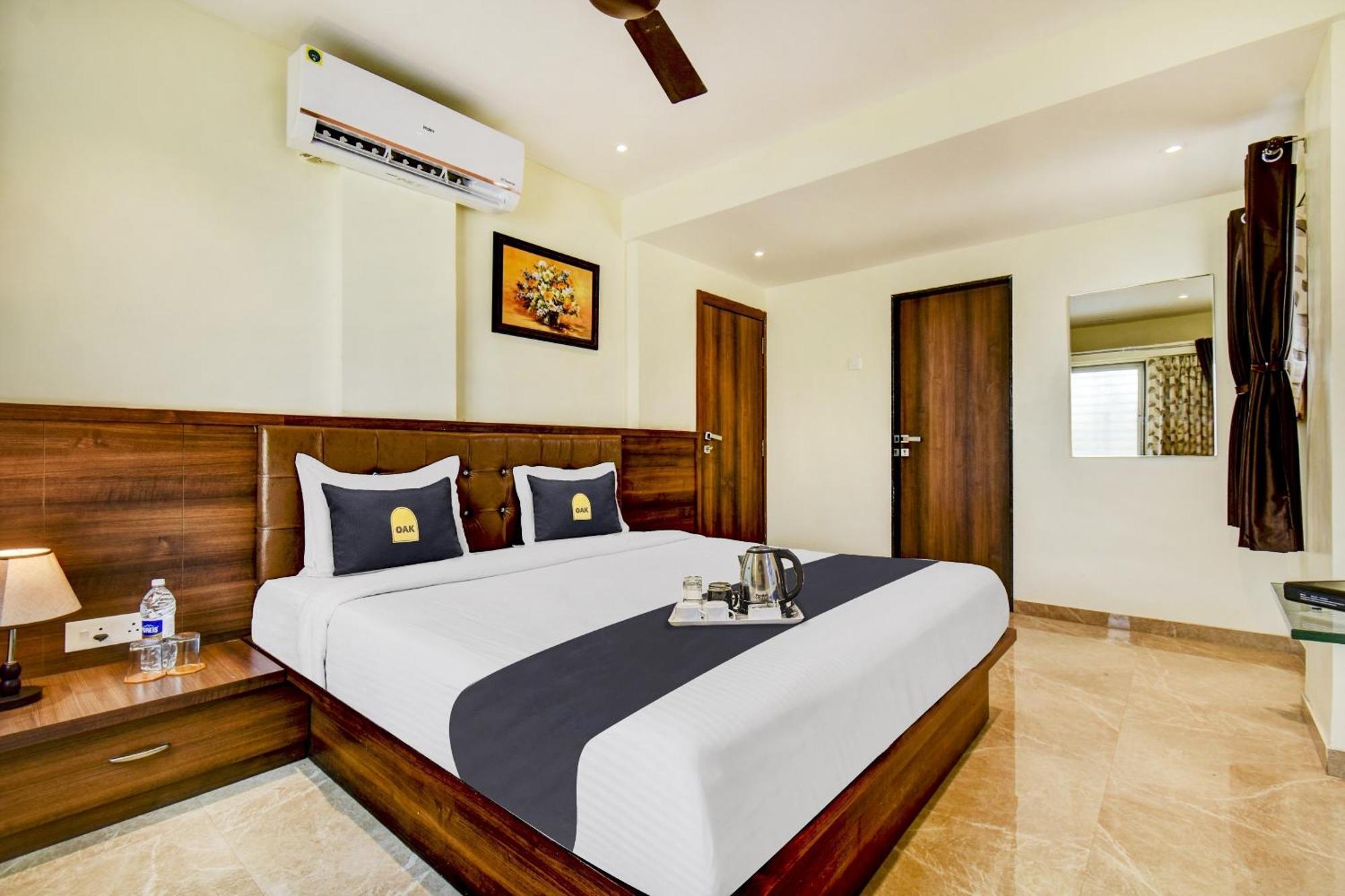 Townhouse Oak Hotel Chaitanya Executive Near Fun Time Multiplex Pune Exterior foto