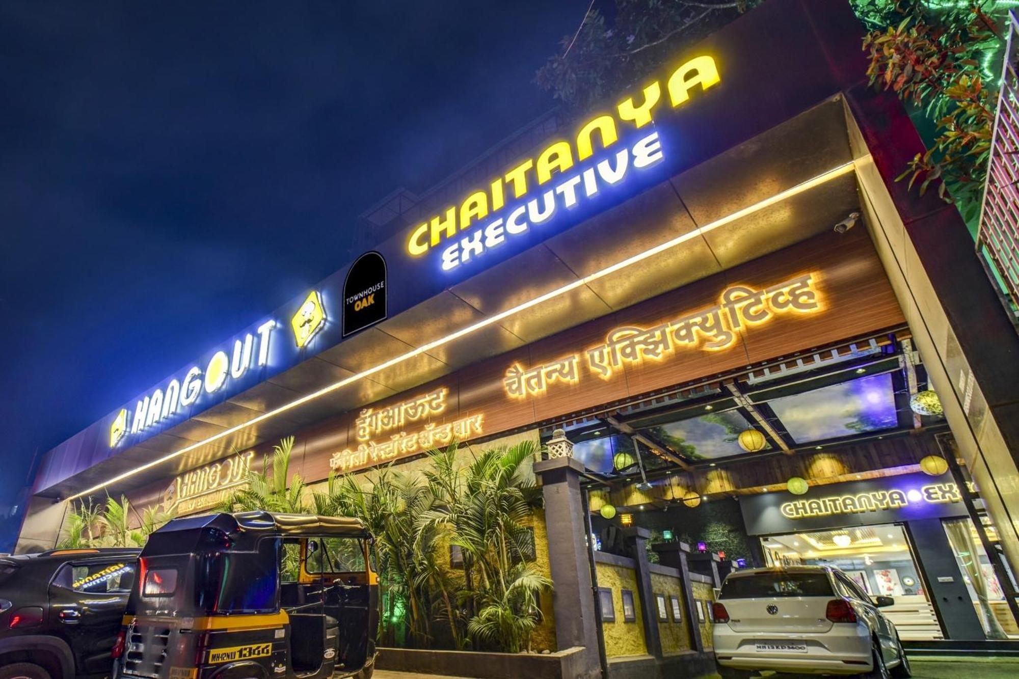 Townhouse Oak Hotel Chaitanya Executive Near Fun Time Multiplex Pune Exterior foto