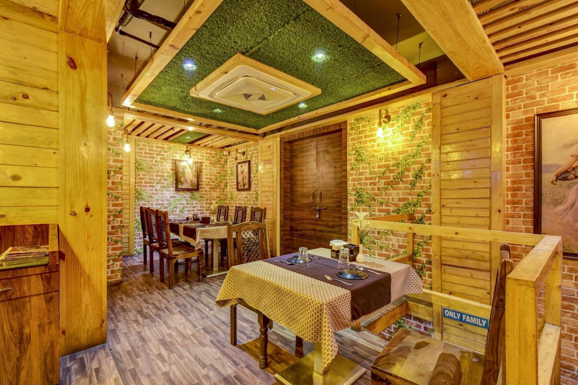 Townhouse Oak Hotel Chaitanya Executive Near Fun Time Multiplex Pune Exterior foto