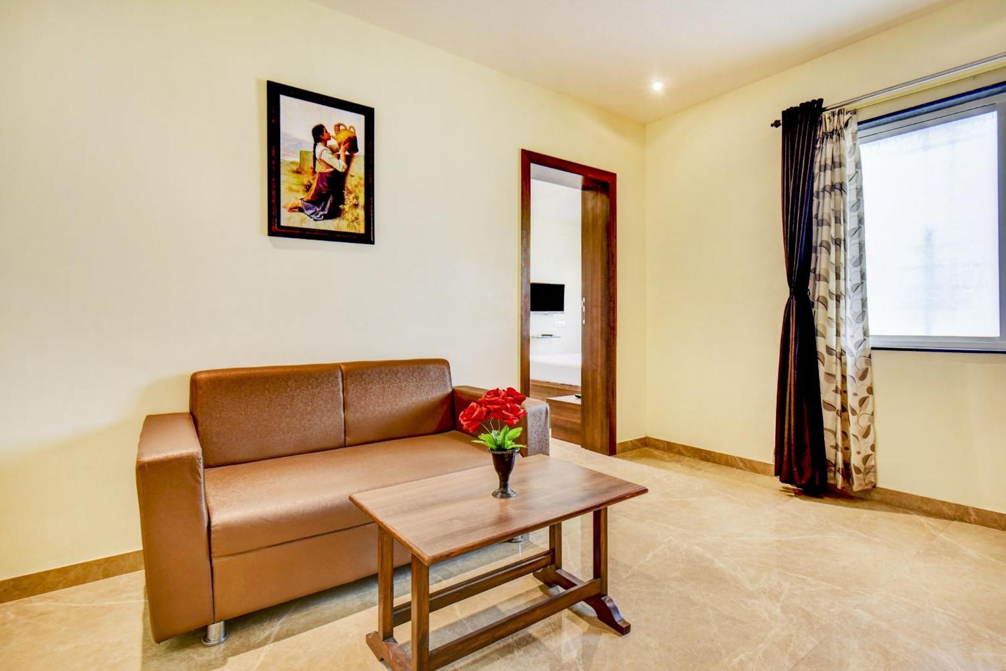 Townhouse Oak Hotel Chaitanya Executive Near Fun Time Multiplex Pune Exterior foto