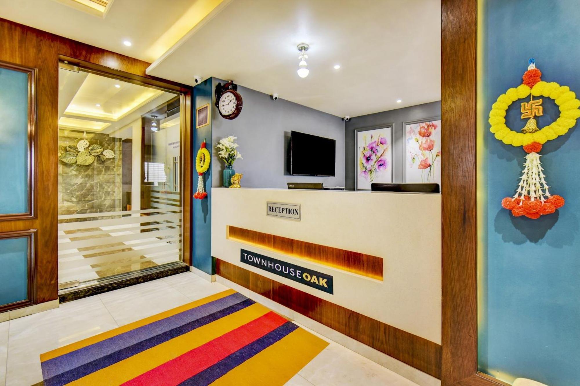 Townhouse Oak Hotel Chaitanya Executive Near Fun Time Multiplex Pune Exterior foto