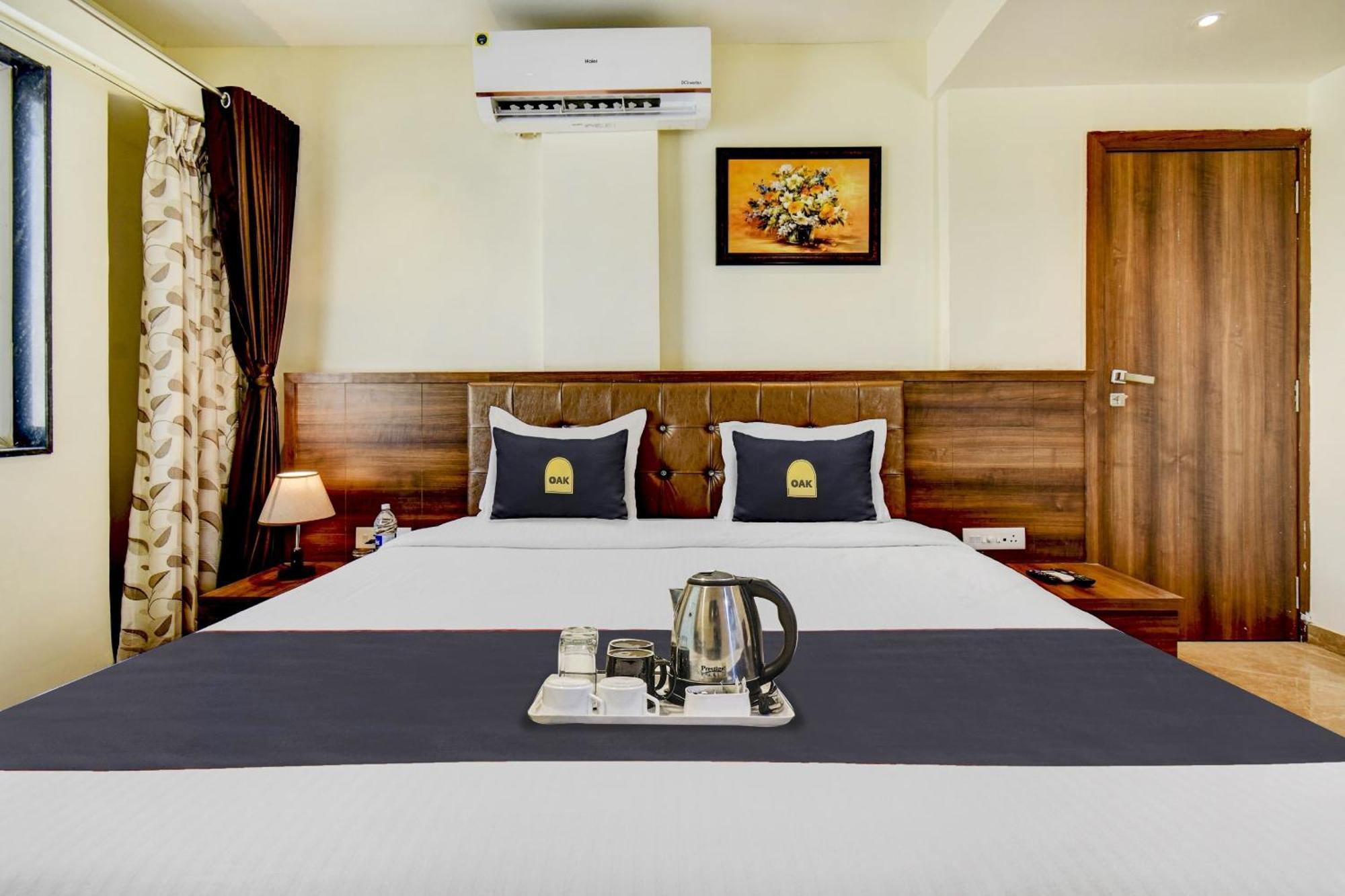 Townhouse Oak Hotel Chaitanya Executive Near Fun Time Multiplex Pune Exterior foto