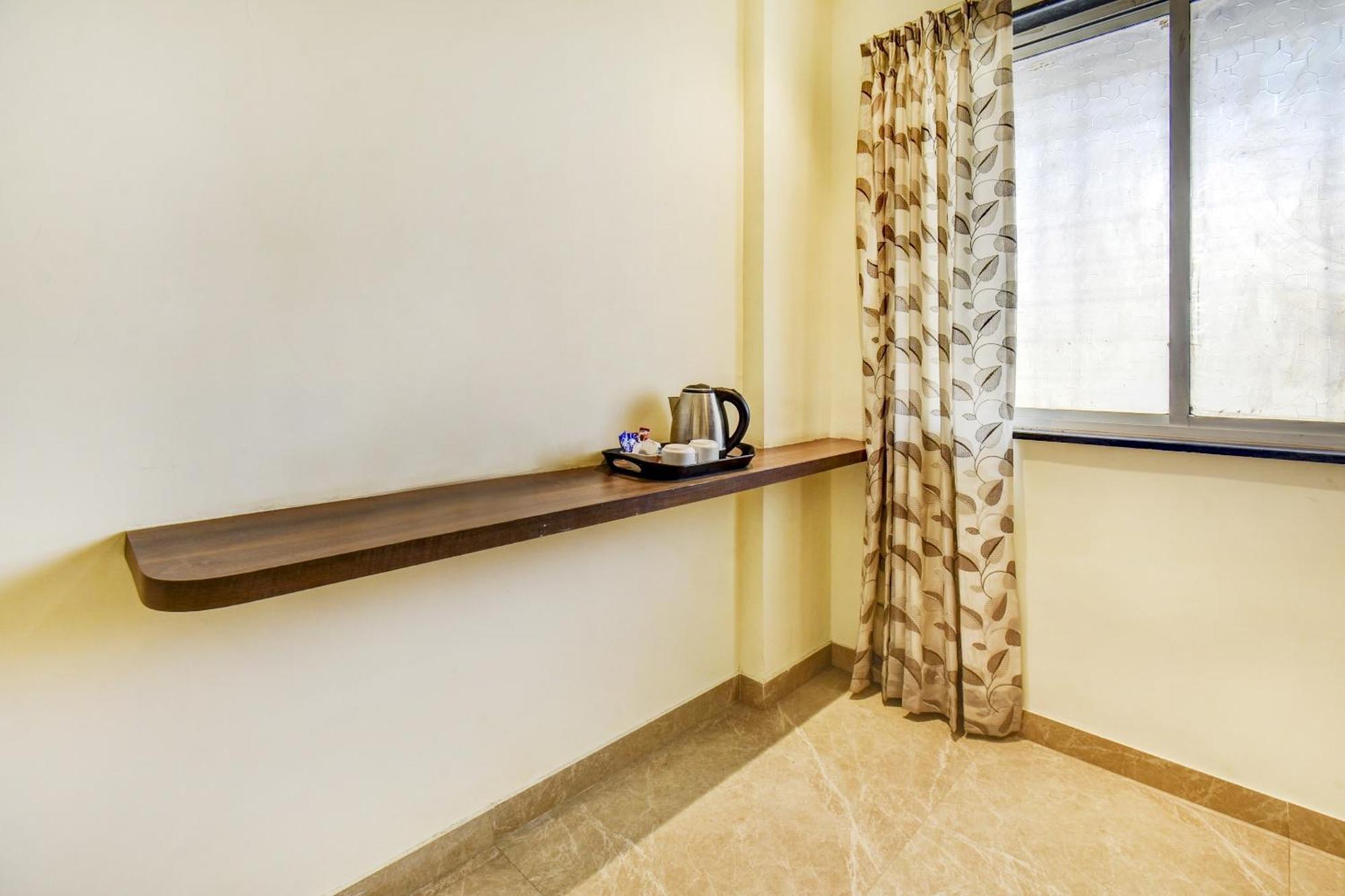 Townhouse Oak Hotel Chaitanya Executive Near Fun Time Multiplex Pune Exterior foto