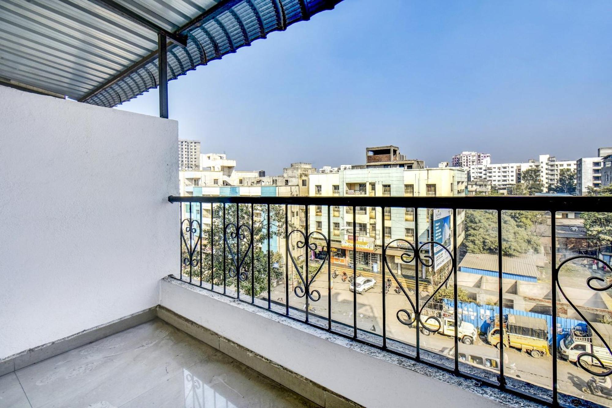 Townhouse Oak Hotel Chaitanya Executive Near Fun Time Multiplex Pune Exterior foto