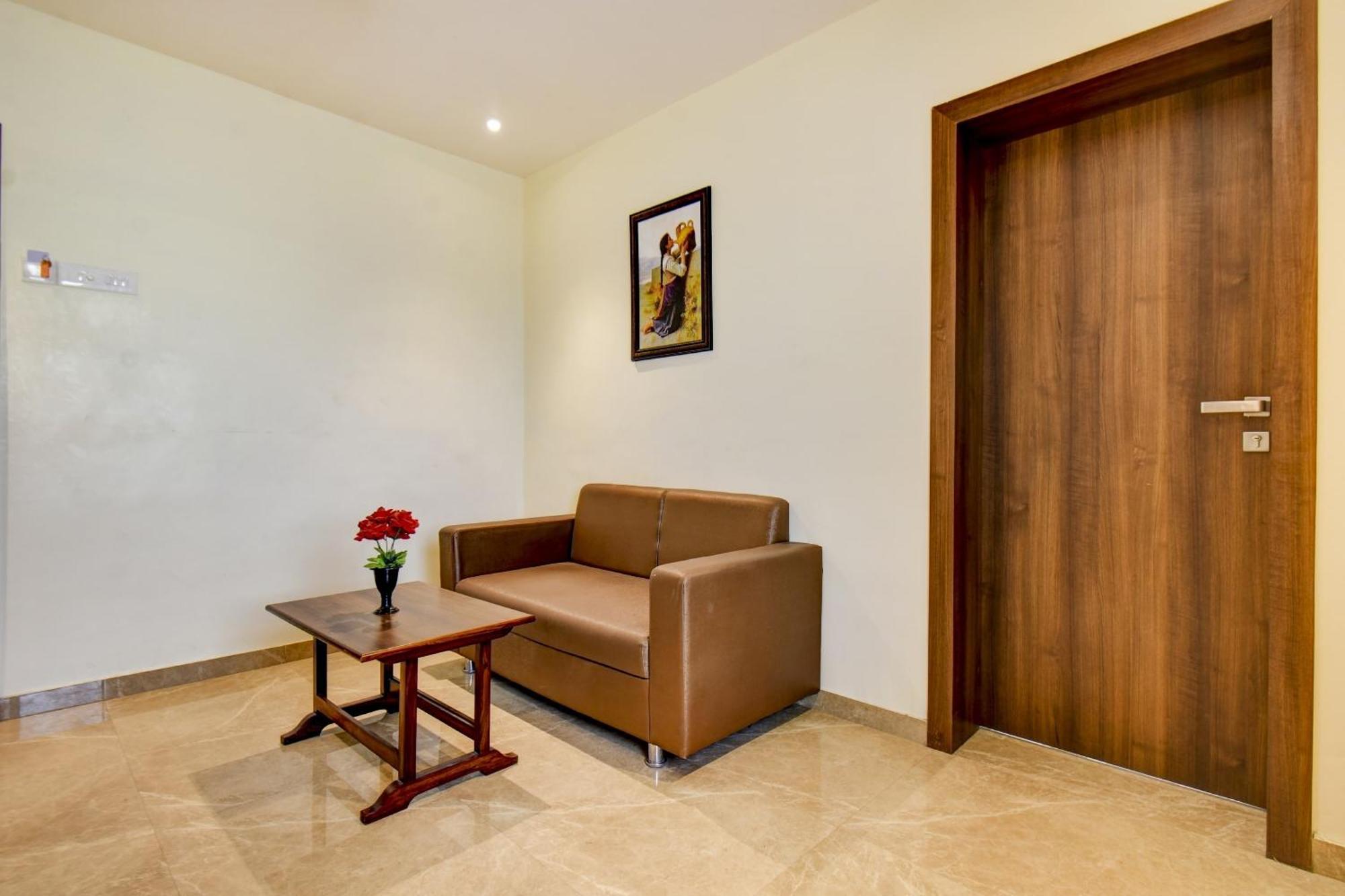 Townhouse Oak Hotel Chaitanya Executive Near Fun Time Multiplex Pune Exterior foto