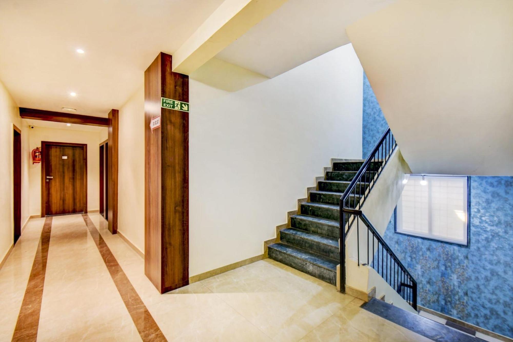 Townhouse Oak Hotel Chaitanya Executive Near Fun Time Multiplex Pune Exterior foto